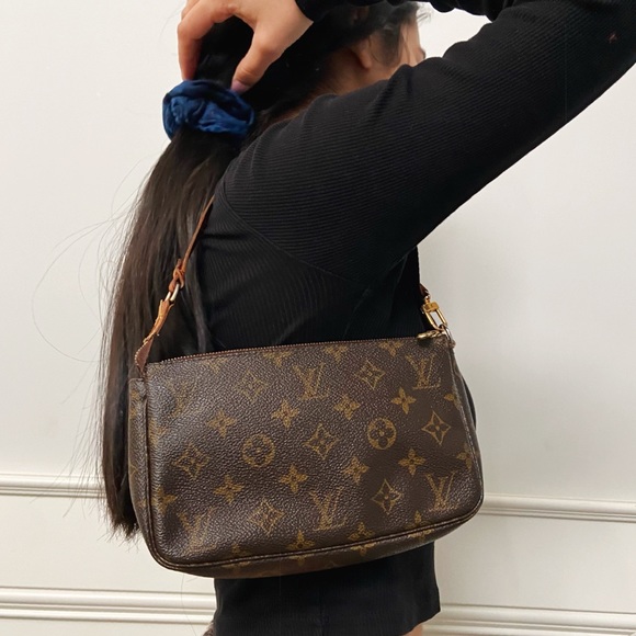 *SOLD* Louis Vuitton Pochette - Picture 2 of 3